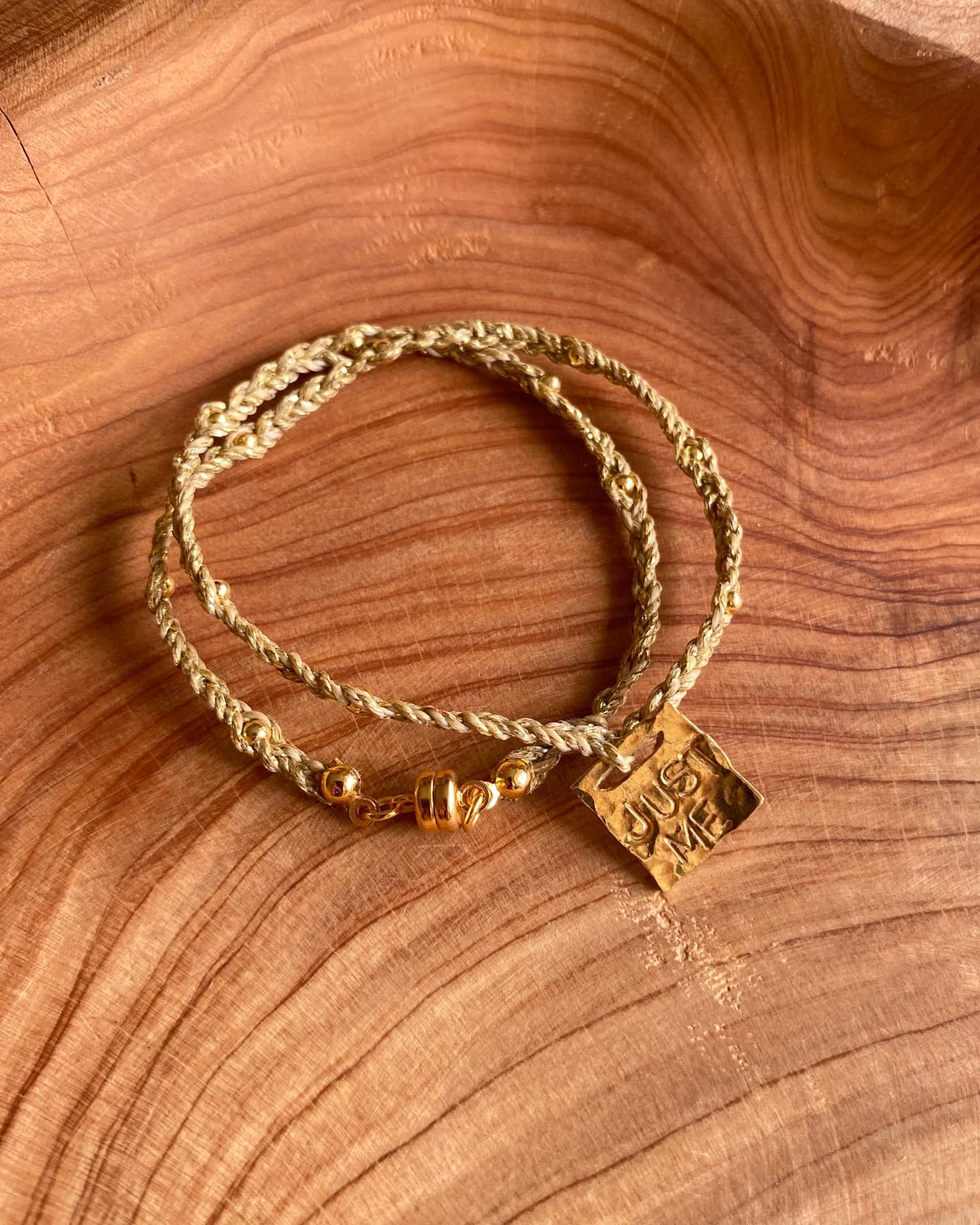 Macrame y baño de oro