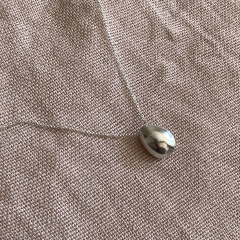 Collar huevo plata 950 orfebrería artesanal chilena hecho a mano por orfebre de Santiago bajo pedido