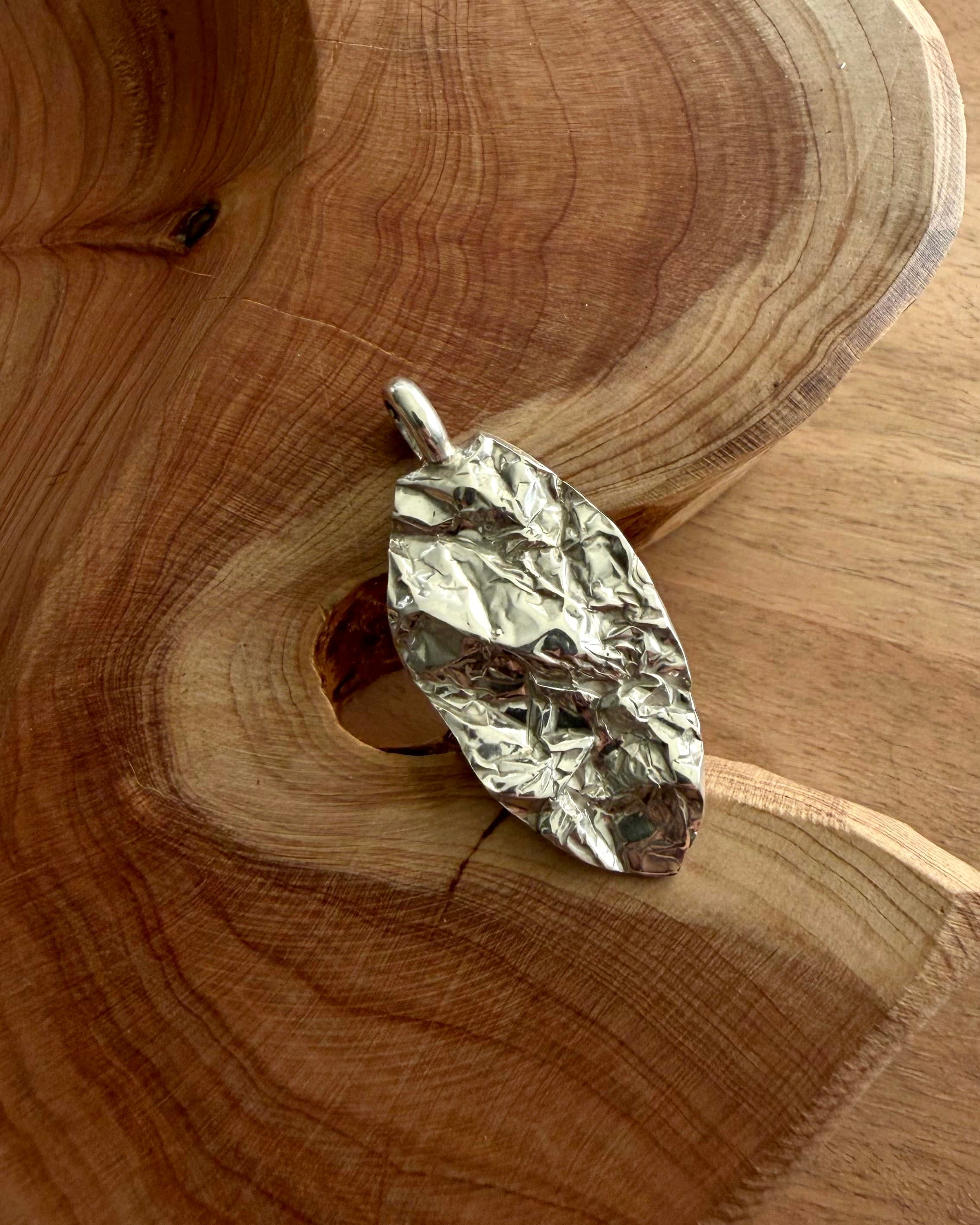 Colgante Cordillera de plata 950 artesanal chileno, orfebrería única de Santiago por Camila Torres Puga