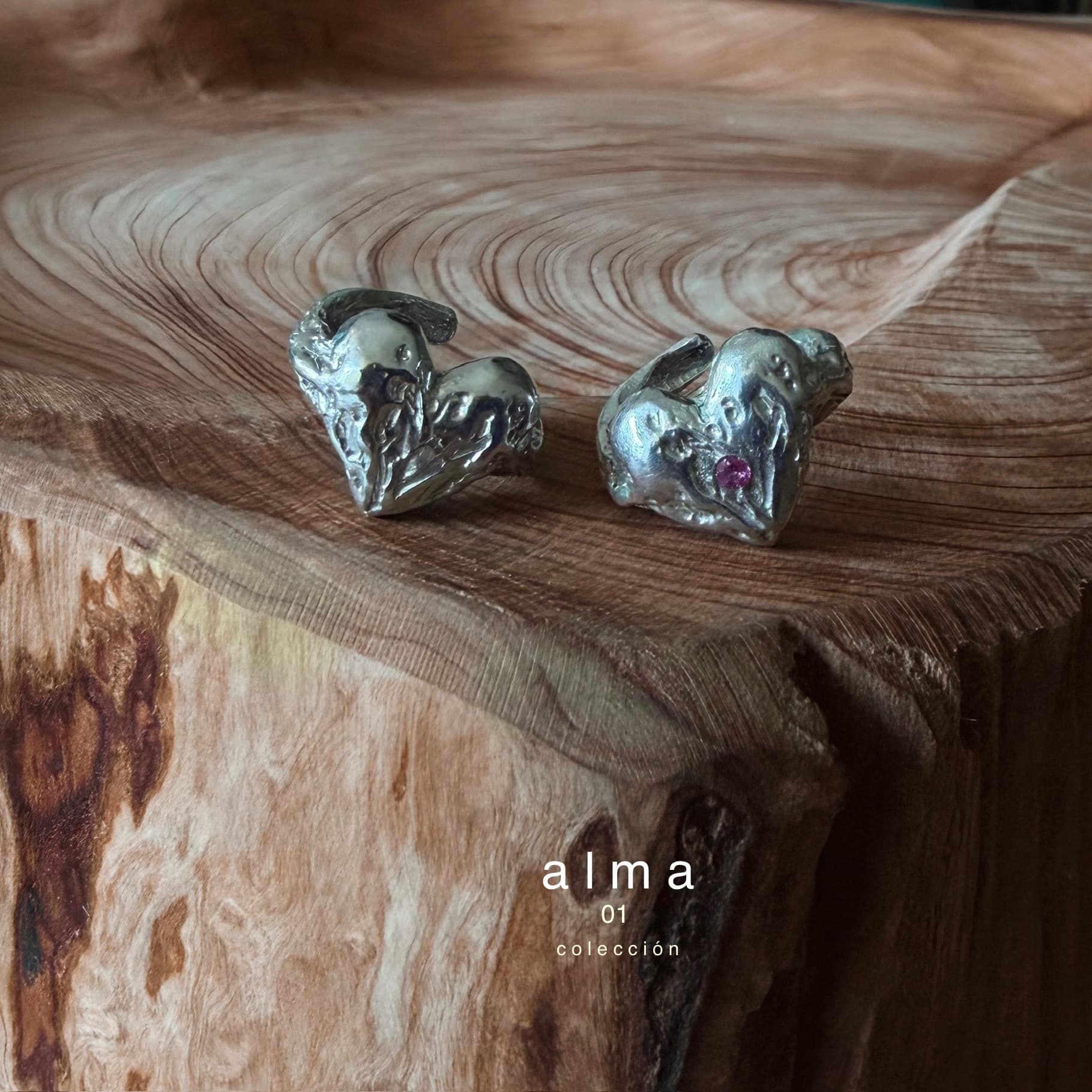 Anillo de plata 950 artesanal chileno con zafiro, orfebrería hecha a mano en Santiago