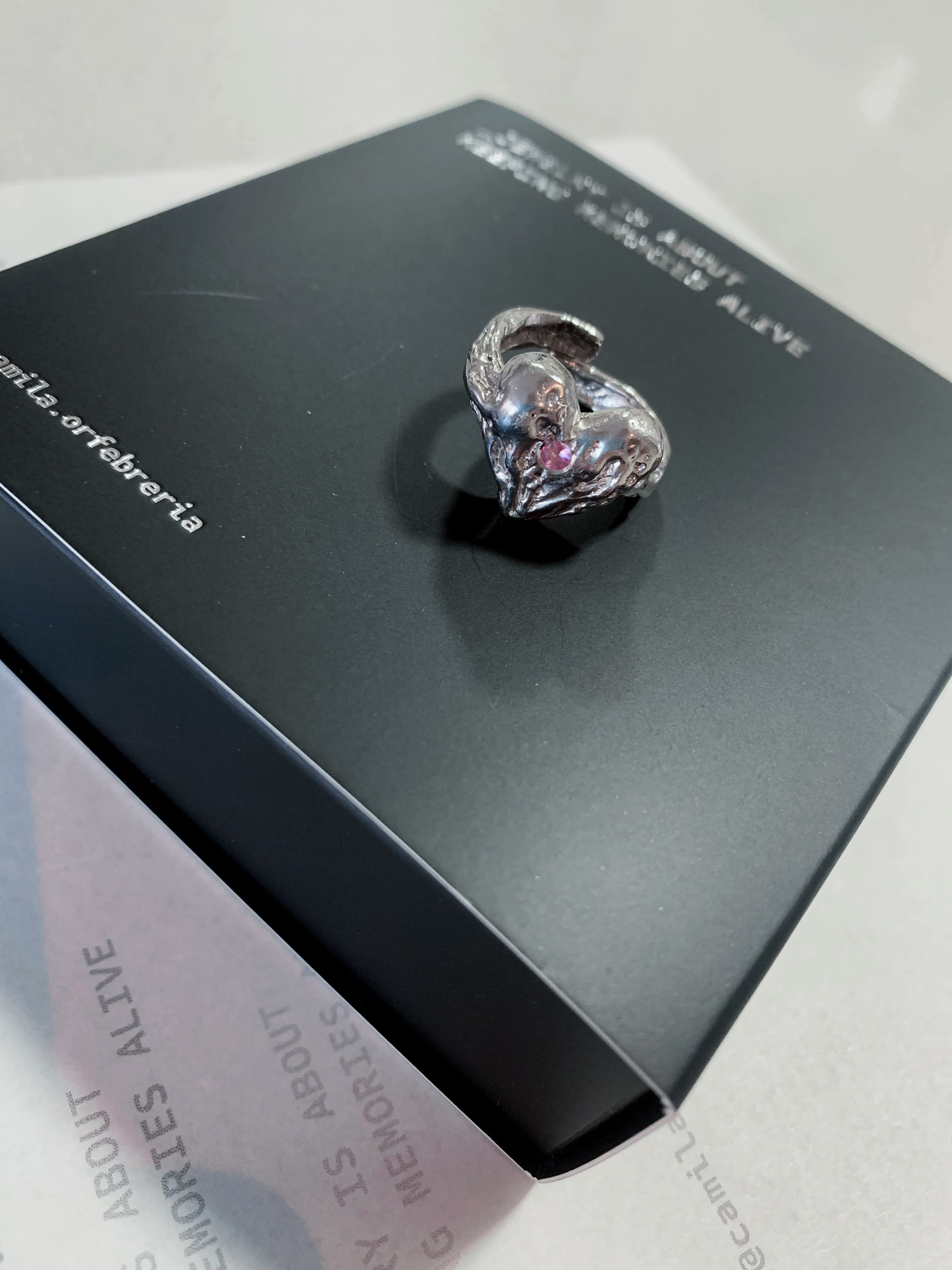 Anillo plata 950 artesanal chileno Alma Zafiro orfebrería Camila Torres Santiago bajo pedido