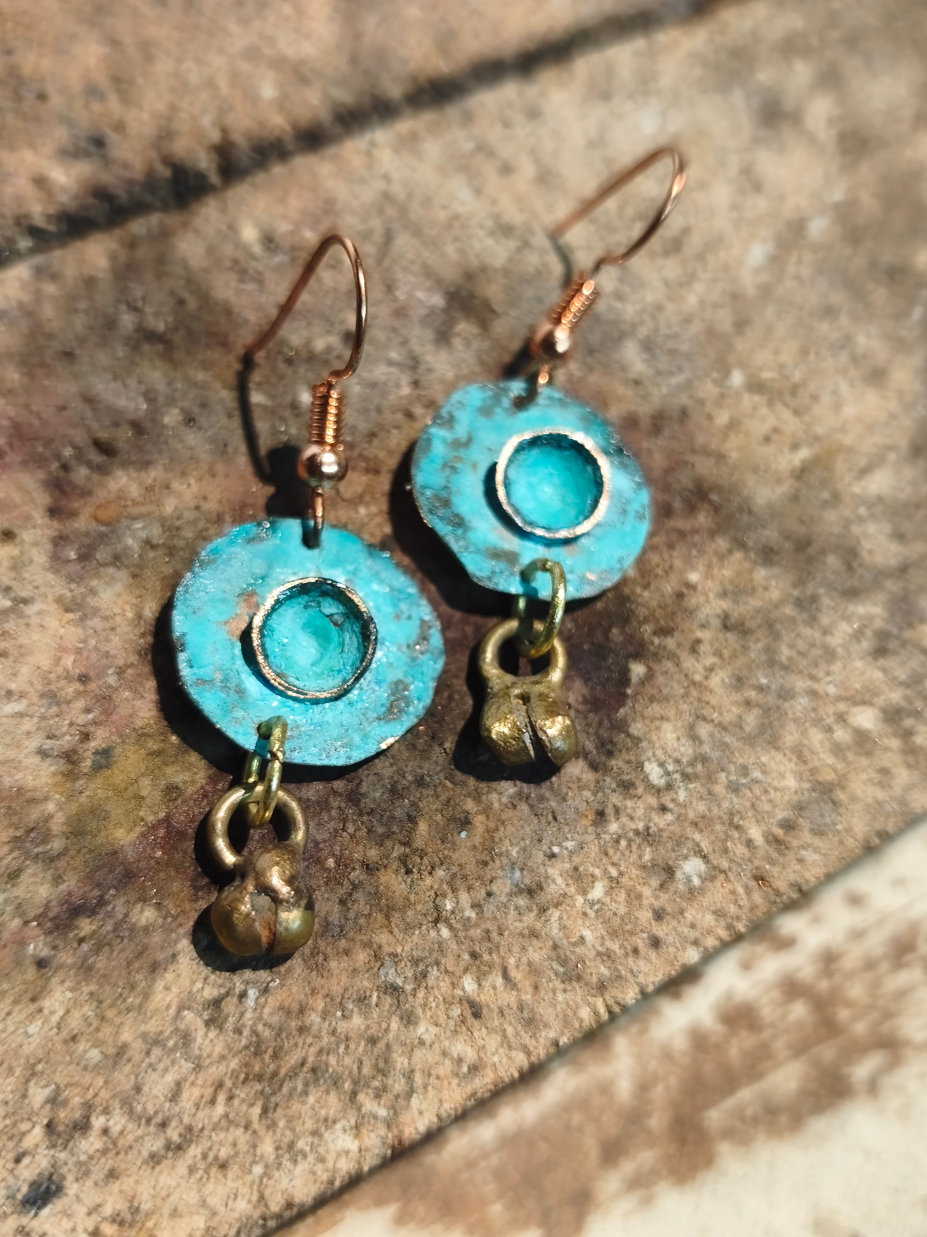 Aros étnicos cobre bronce oxidación turquesa artesanal chilena pieza única Maule