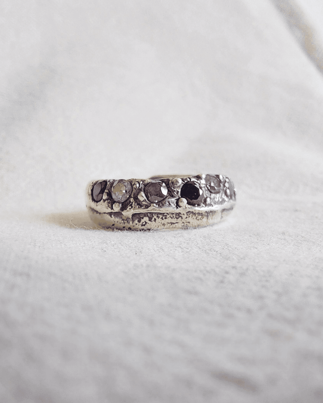 Anillo Gaia plata 950 artesanal chileno técnica sand casting pieza única hecho en Santiago