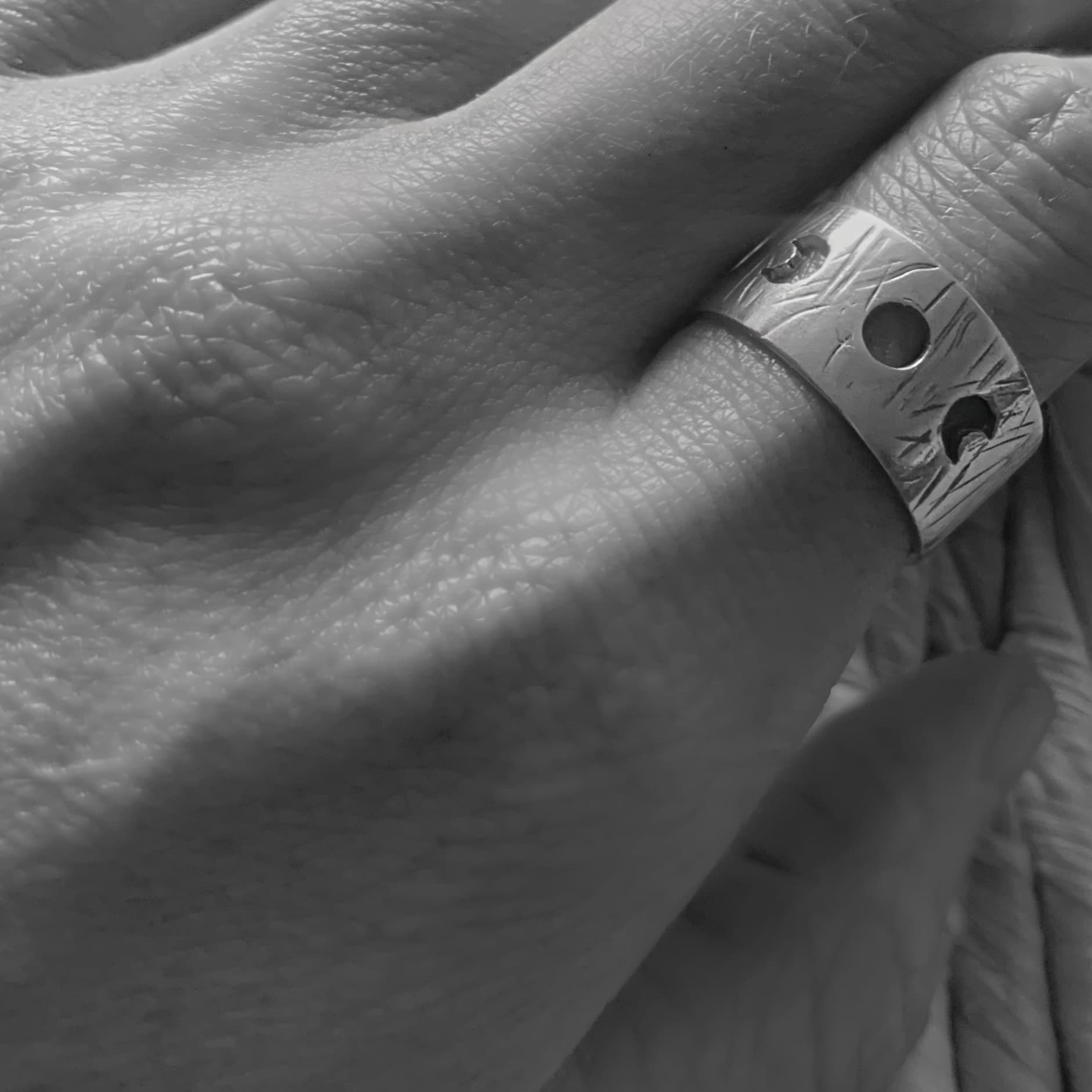 Anillo Luna de plata 950 artesanal chilena, orfebrerĂa Ășnica hecha a mano en Santiago