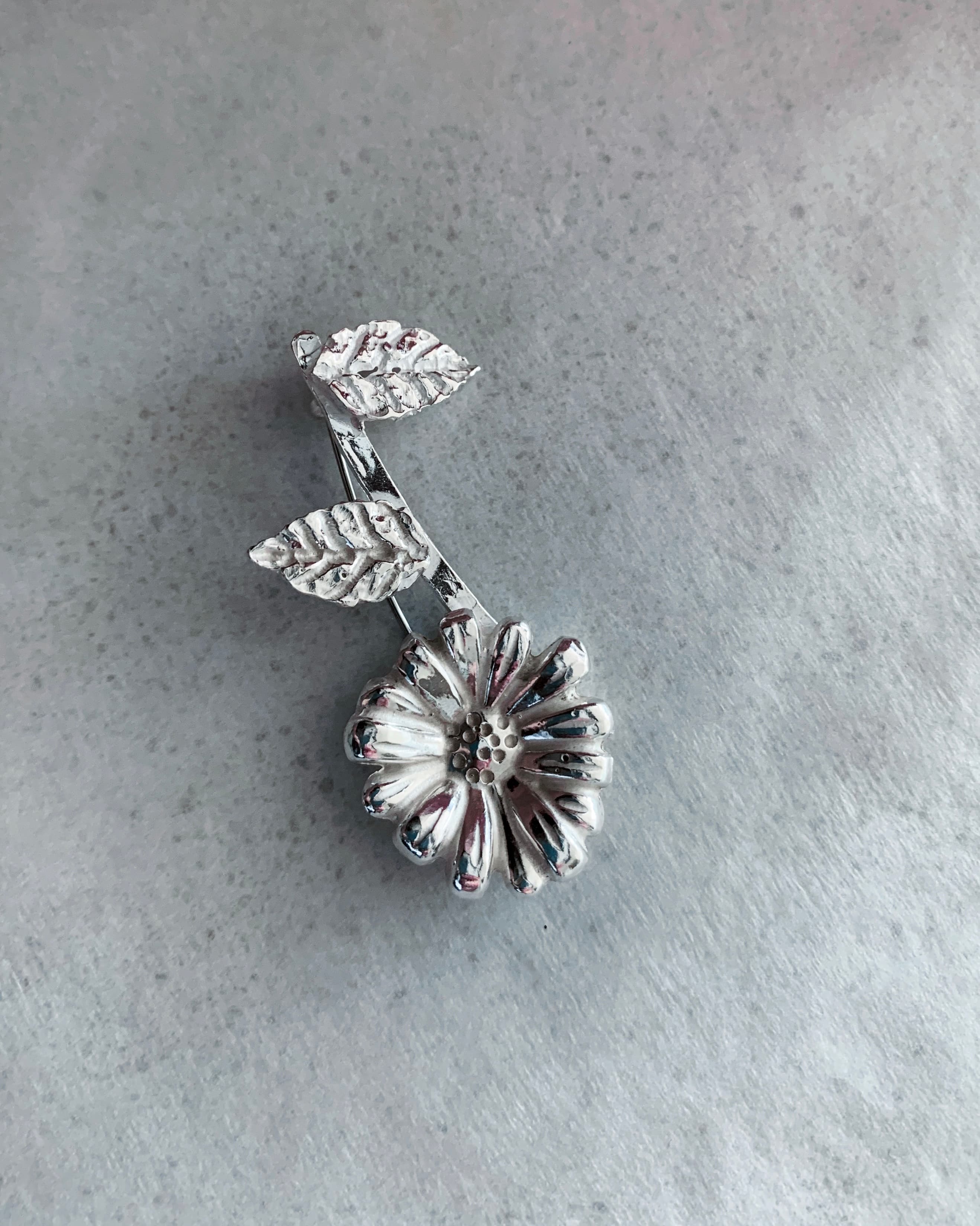 Broche flor plata 950 artesanal chileno orfebrería única Paola Muñoz Santiago pieza exclusiva