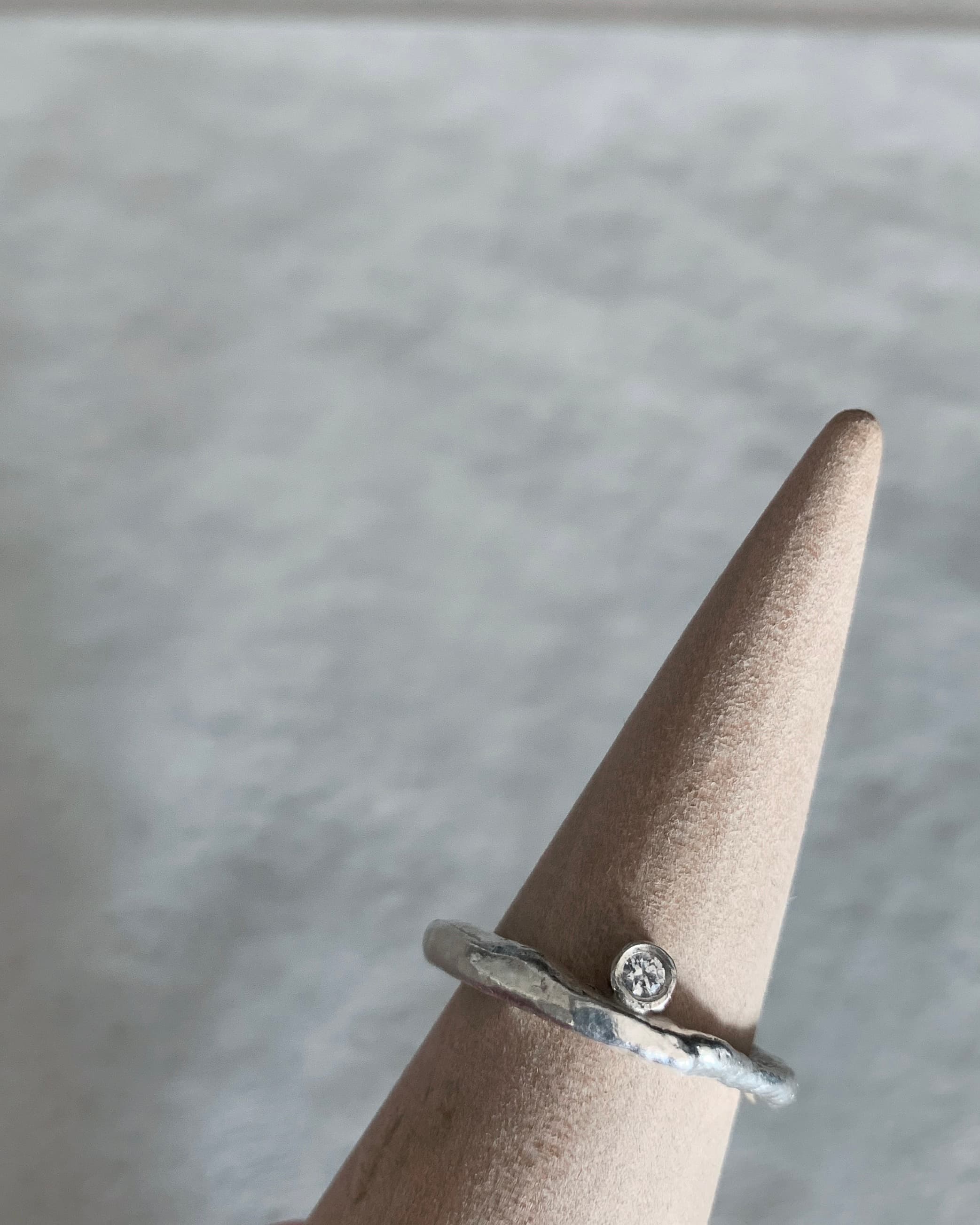 Anillo circón blanco plata 950 orfebrería artesanal única chilena Paola Muñoz Santiago