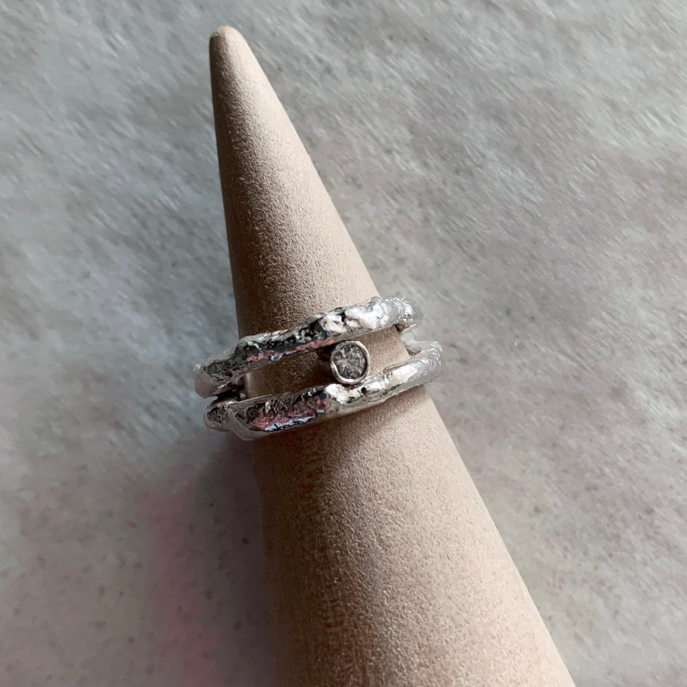Anillo reticulado plata 950 artesanal chileno orfebrería única Paola Muñoz Santiago