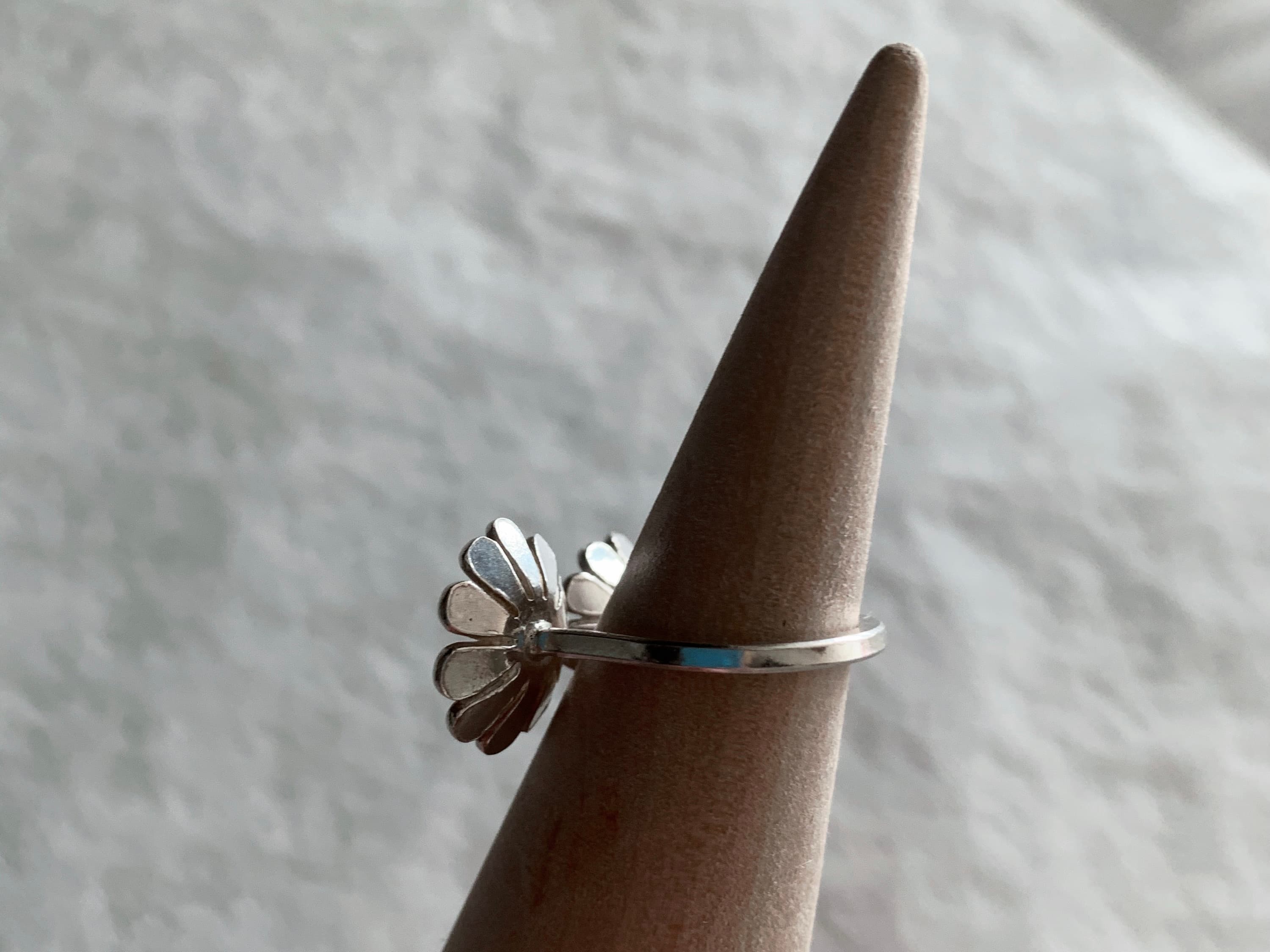 Anillo plata 950 diseño floral artesanal chileno, orfebrería única hecha a mano en Santiago