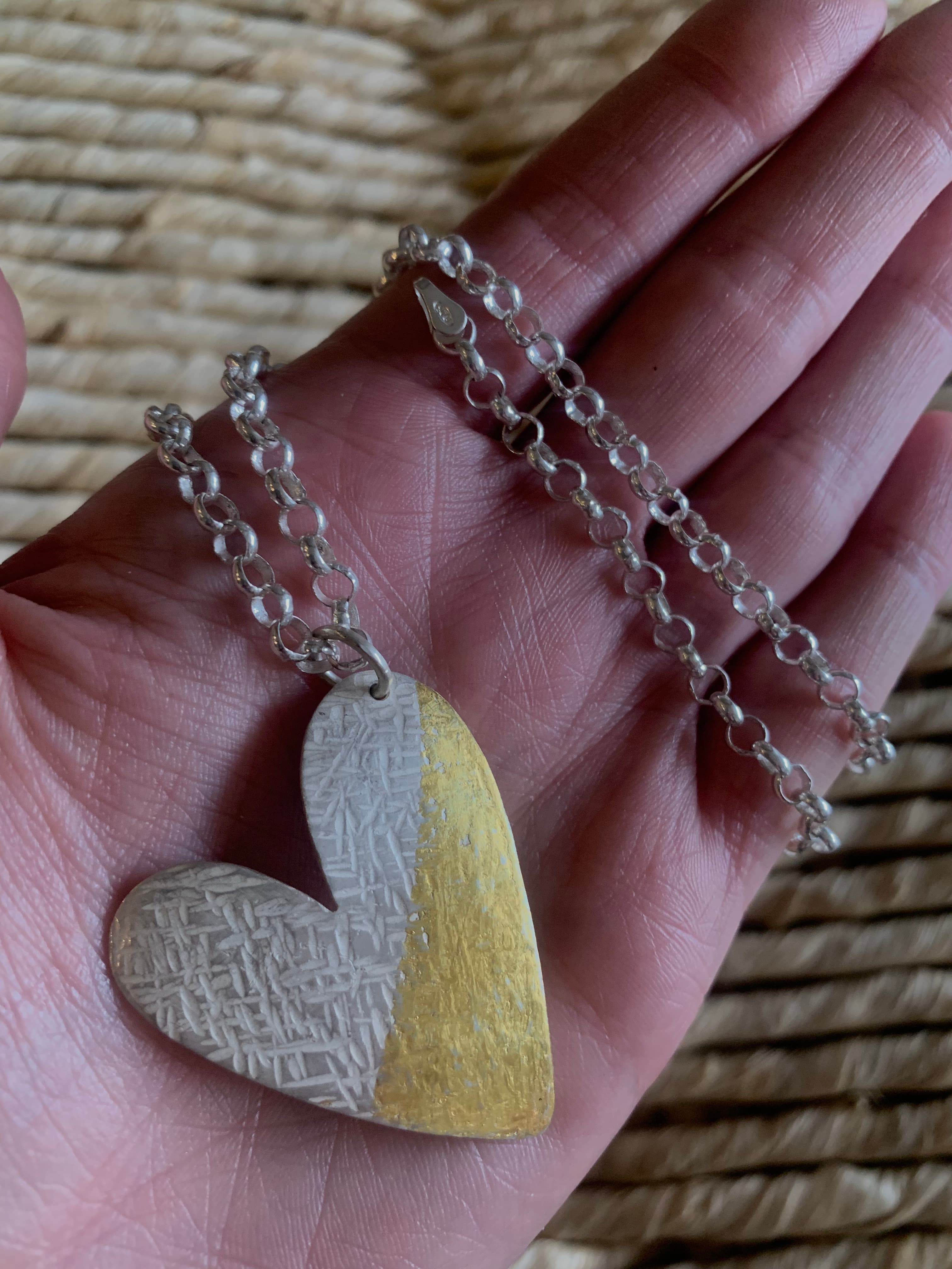 Collar corazón Kum-boo plata 950 y oro 14K orfebrería artesanal chilena pieza única Santiago