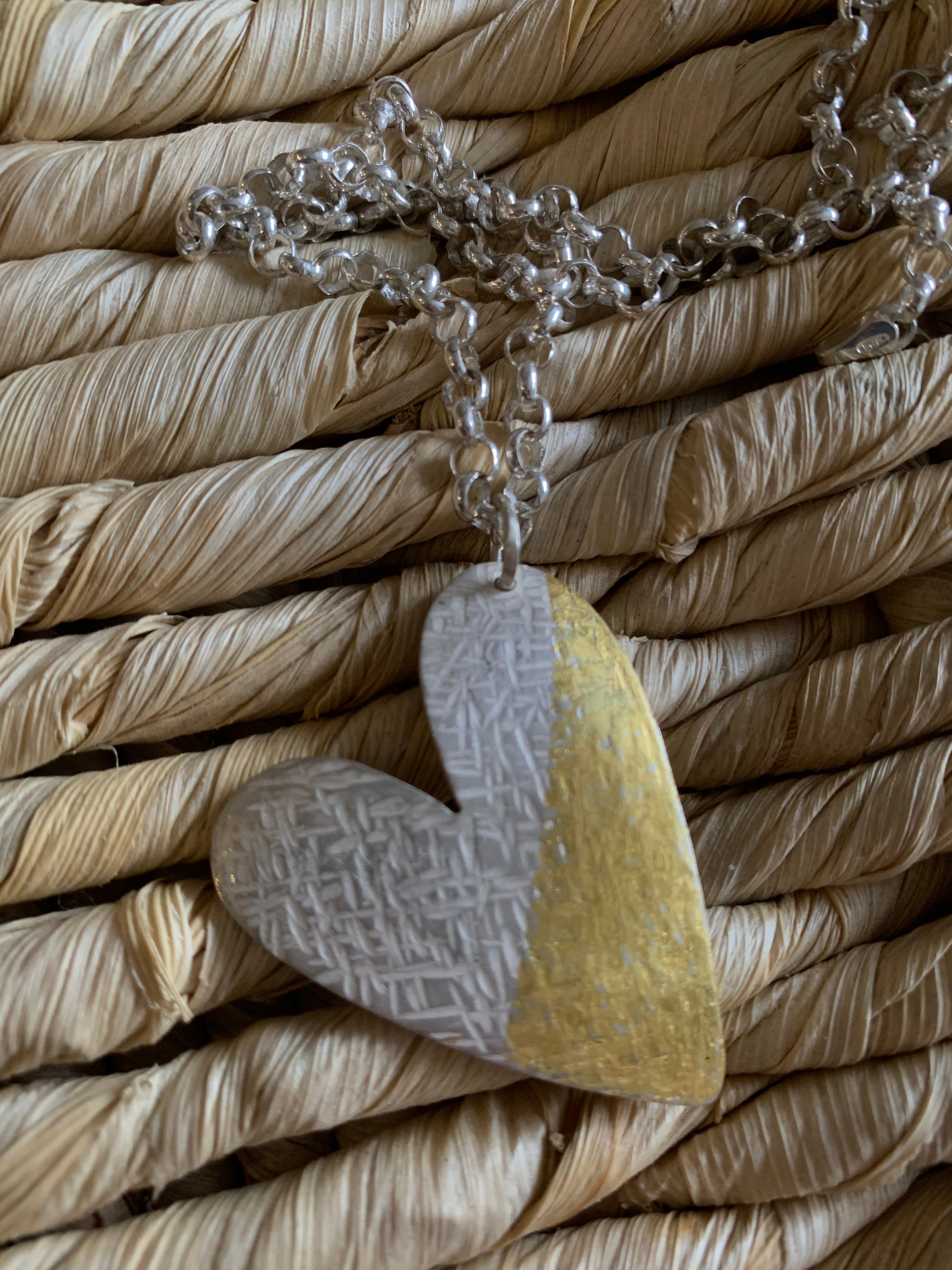 Collar corazón Kum-boo plata 950 y oro 14K orfebrería artesanal chilena pieza única Santiago