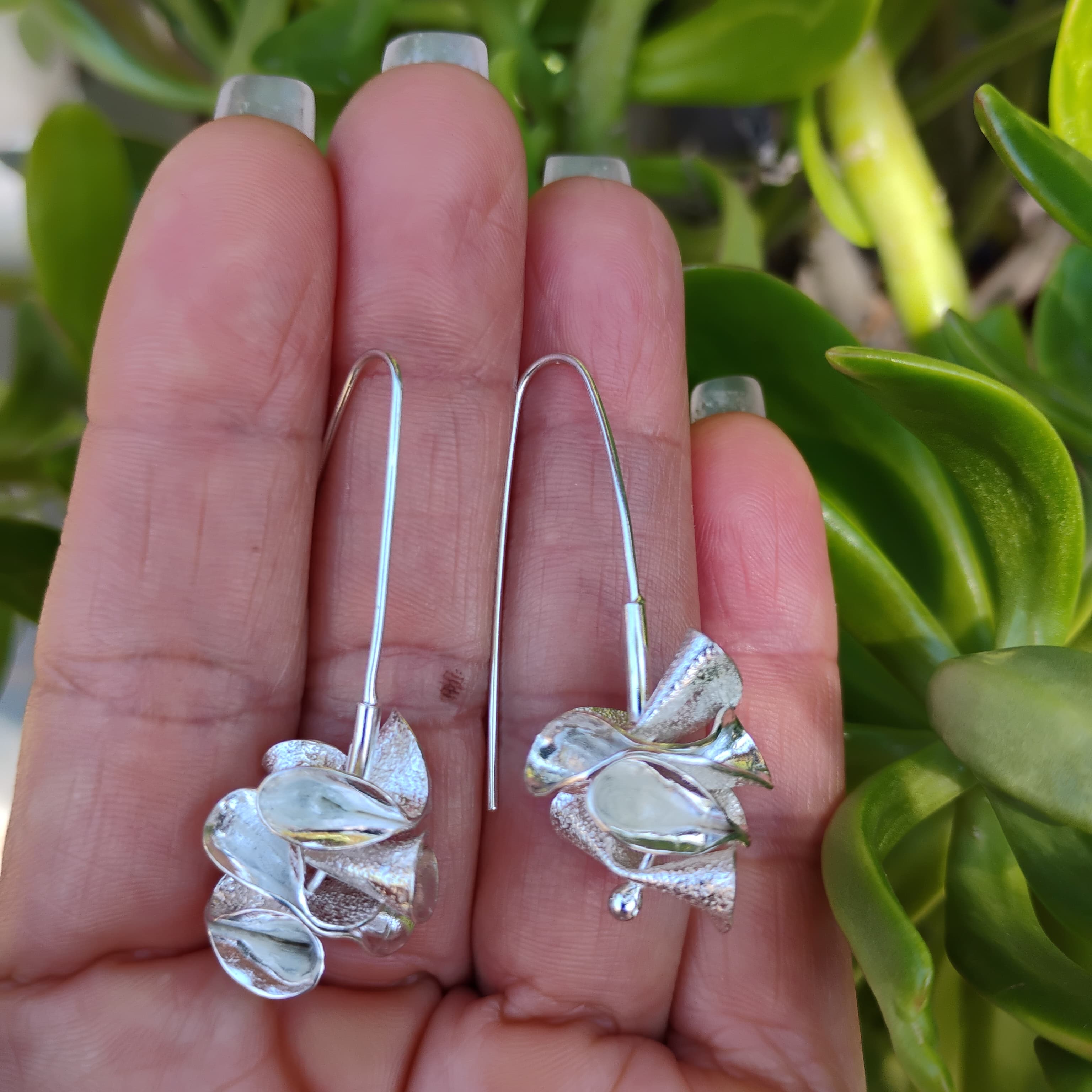 Aros florales plata 950 texturizados artesanales únicos orfebrería chilena Santiago Ursula Alcaino